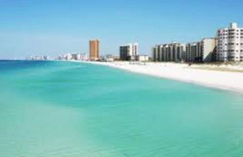Stylish 3BR 2BA House Minutes from PCB - Book now - Foto 29