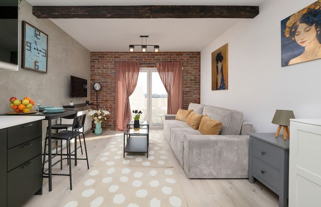 Modern Studio With Balcony by Renters - Photo 4