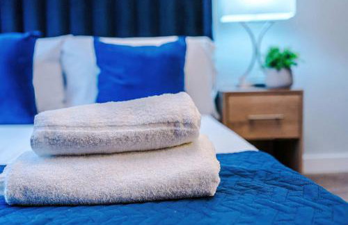 Long Stays Offers , New 2 Bed APT , Sleeps 3 , Wigan , Perfect for Relocations , Contractors , Families - Photo 47