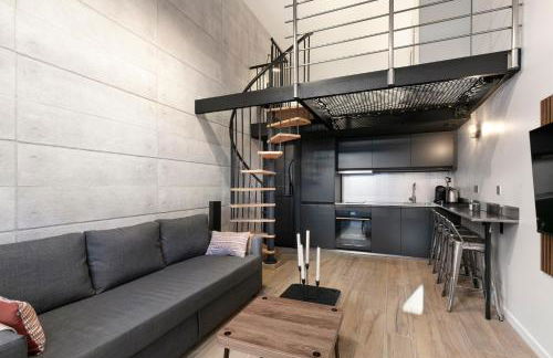 Loft Industriel avec Terrasse et Filet Suspendu à Nice Cimiez - Foto 2