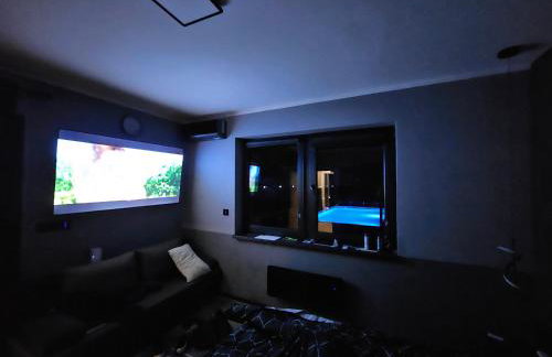 Villa Joy with Pool,Jacuzzi,E Auto Station - Foto 9