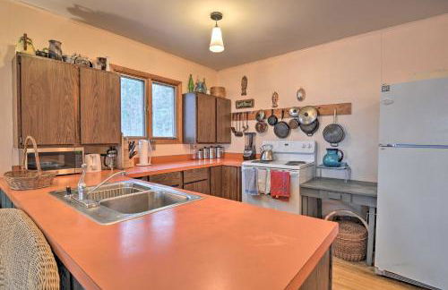 Idyllic Northport Cottage, Walk to Lakeside! - Foto 13