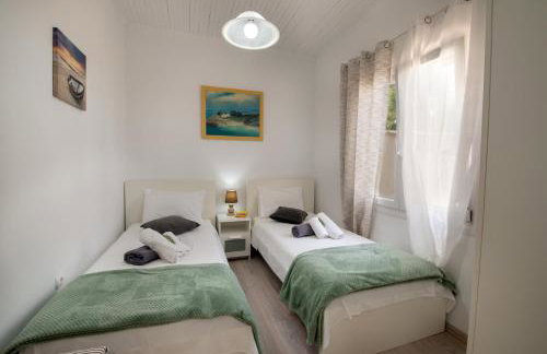 Loggos Seaview Cottage with Private Pool by Konnect - Foto 8