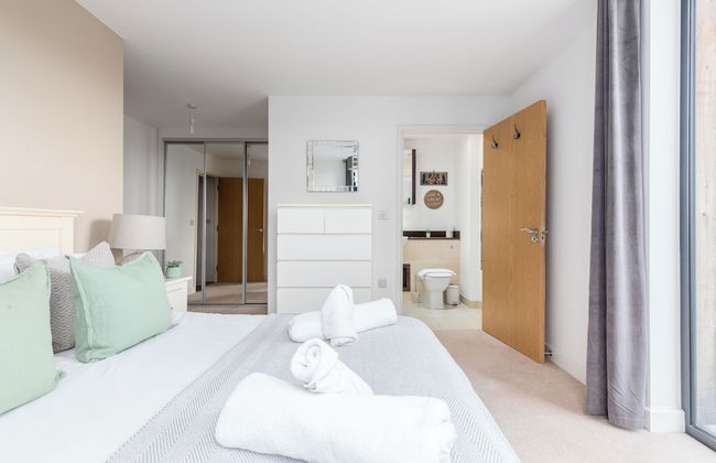 Idyllic 2 Bed Flat with Balcony in Canada Water - Foto 15