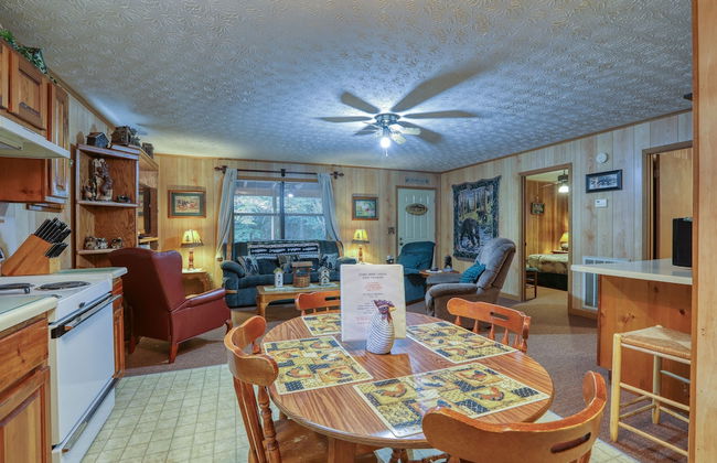 Whispering Creek - 2 Bedrooms, 1 Baths, Sleeps 6 Cabin by RedAwning - Foto 6