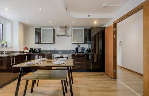 Luxury 2 Bed 2 Bath Canary Wharf Apartment with Balcony - Foto 8