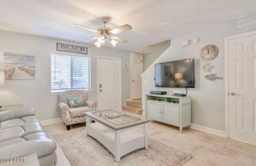 Desirable Pet Friendly Resort, 3 minute walk to the Beach, Beachside Pool & Restaurant Message for Snow Bird Rates - Photo 8