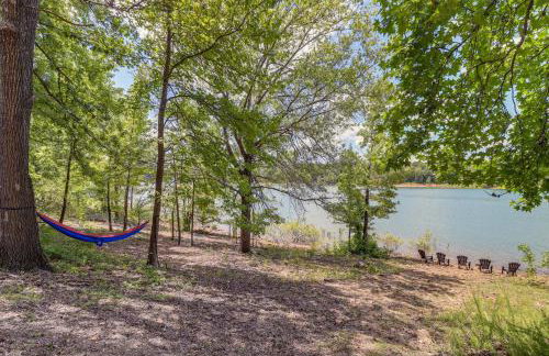 Peaceful Greers Ferry Cabin with Deck and Lake View! - Foto 37