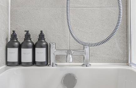 Newly renovated 2-bed house in Lechlade with parking - Foto 7