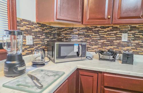 Spacious 3BR Niagara Falls Home with King Bed & Parking 18 Blocks from the Falls - Foto 26