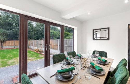 Walsall - 4 Bedroom House, Wi-Fi, Garden , Sleeps 8 - JRR Stays - Foto 19