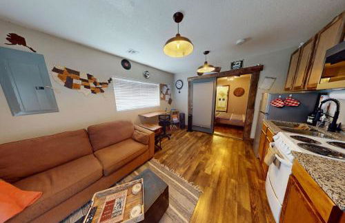 Train Themed Hobo Hideaway Near City Square - Foto 6