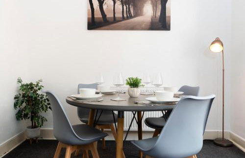 Charming and comfortable property by Our Home Short Stays very spacious with super fast WiFi close to the Metro Centre and Newcastle City Centre - Foto 4