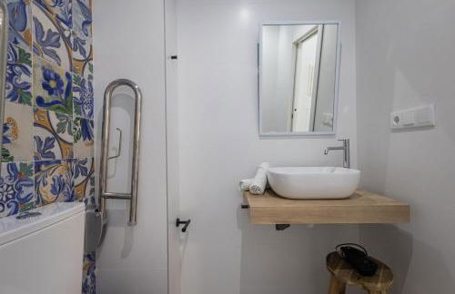 FLORIT FLATS - Stylish Valencia Ceramic Apartments with Free Bicycles by the Joaquin Sorolla Station - Photo 47