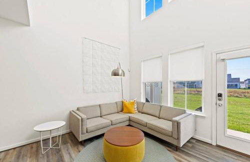 Modern Townhouse with Pool Gym & Tennis Near Beach - Foto 4