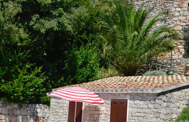 Restored 350 Year old Villa, Stunning Views, Idyllic Location, Large Pool - Photo 16