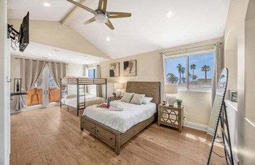 Beach Retreat- Walk to Beach, BBQ, Oceanview Rooftop & Firepit - Foto 49