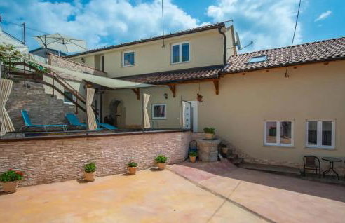 2 Bedroom Amazing Apartment In Veli Brgud - Photo 5