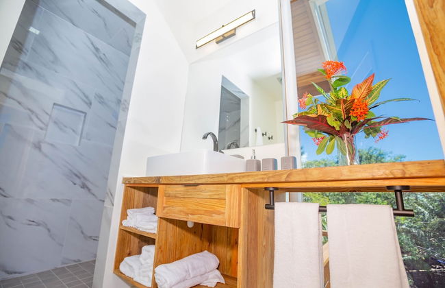 Awesome Over The Water Overlooking West End - Aire Agua 3 Bedroom Home by RedAwning - Photo 27