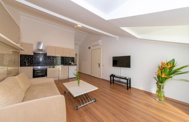 Joy Suites - Photo 33