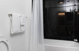 Stylish 4 Bed - 2 Mins to Stadium - Free Parking - Gym - Views - Foto 20