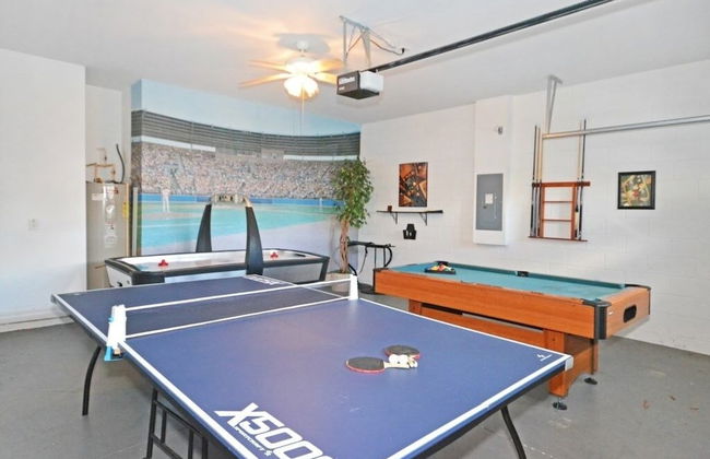 Pine Forest Chateau 5 Bedroom Home by RedAwning - Photo 29