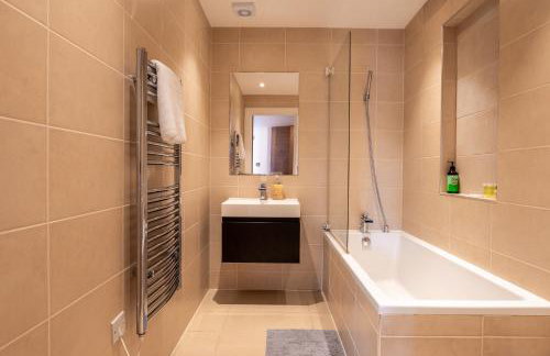 1BR Flat, Sleeps 4, Opposite Gunnersbury Station - Foto 9