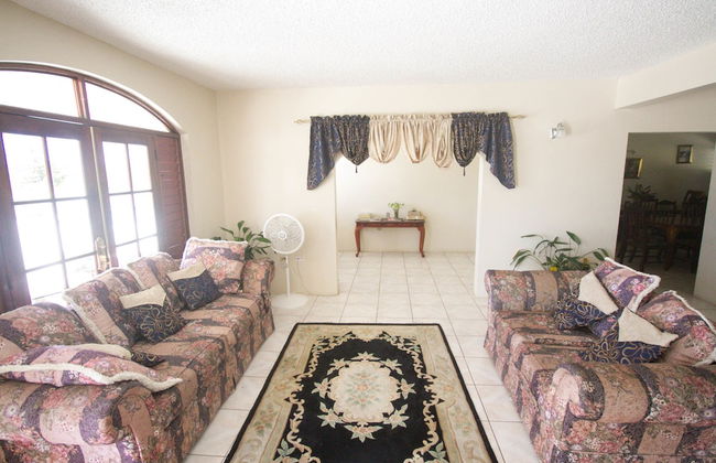 Sea View Chateau - Photo 20