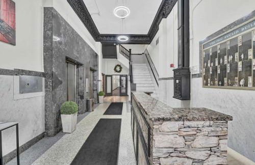 Pink playhouse sq near Progressive field & CSU - Photo 31