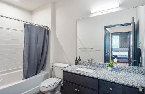 3BR King Bed Balcony North Raleigh - Foto 11