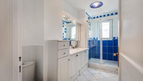 Villa Stella - 10 chambres - 5 salles de bains - Château de Versailles à pied - Foto 5, towels, Shower