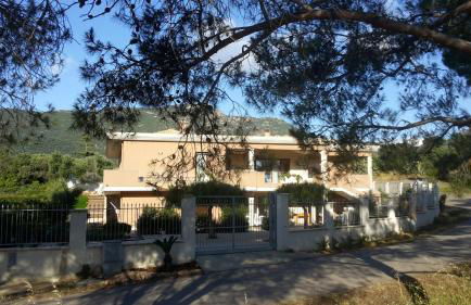 Villa Luigi a Poggio dei Pini, alloggio con giardino e posto auto - Foto 4