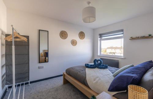 Modern 3 Bed House-Free Parking-by Holiday Homes - Foto 18