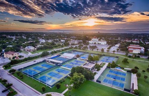 3 Bdr 2 Bth Downtown San Antonio Free Parking at The Alamodome - Foto 15