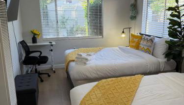 Relaxing Cozy Back House with Backyard - Foto 3