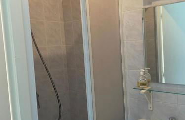 Petit studio avec parking, très bien équipé proche des Thermes et du centre ville Nouvelle literie - Foto 9