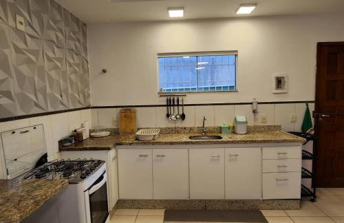 Casa confortável pertinho da praia com garagem e quintal - Foto 29