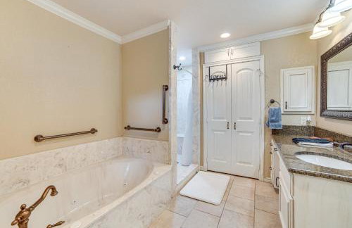 Waterfront Retreat with Dock on Cedar Creek Lake! - Foto 14