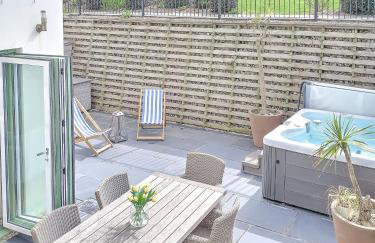 Point View - Award Winning Apartments with Private Hot Tub & Parking - Foto 23