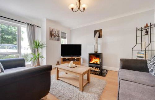 3 Bed Holiday Home in Llandeilo with log burner - Photo 1