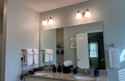 3 BR w/ King Bed, Standing Desk, Ping Pong, Arcade - Foto 20