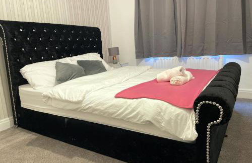 Lovely Spacious House Family & Contractor Friendly 3 Bedroom Near Leeds Centre Sleeps 8 - Foto 19