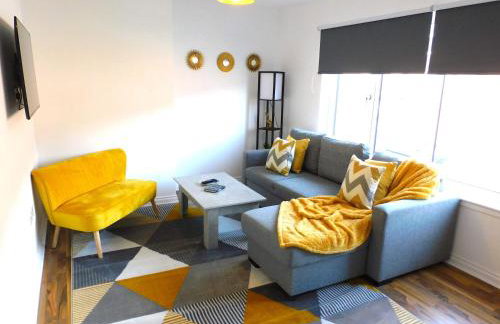 Newly refurbished 2 bedroom apartment close to station and local amenities - Foto 1