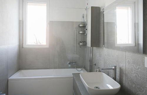 BnButler - Govone - Ampio e Luminoso Appartamento con Terrazza - Foto 69