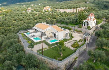 A V Luxury Apartments with Private Pools - Photo 63