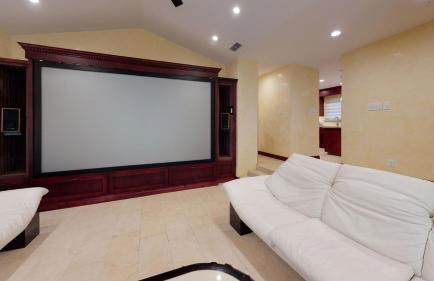 Relax, Entertain, & Indulge In Our Unique Pool House - Foto 1