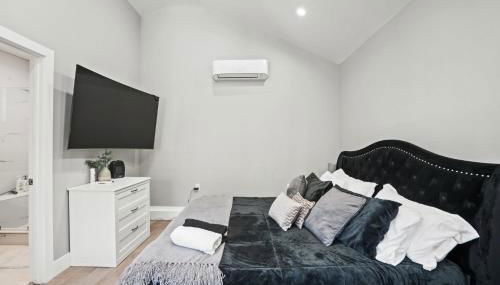 New Modern Cozy Guest House, Parking, Pet Friendly in Mar Vista! - Photo 4