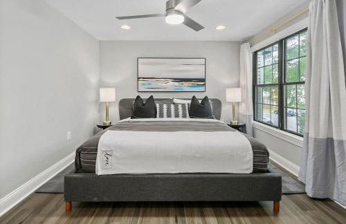 NEW! Large 3-story townhome Private, Self checkin, Pet Friendly! - Foto 4