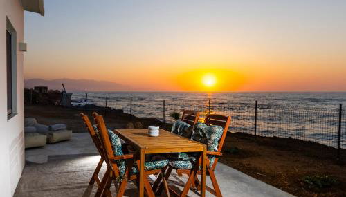 Savina Seafront Home - Photo 3