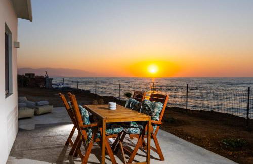 Savina Seafront Home - Photo 3